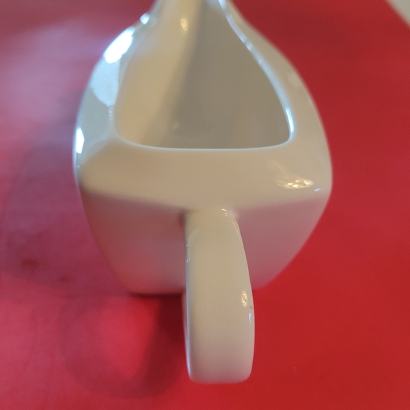 Elegant White Gravy Boat - Picture 5 of 6